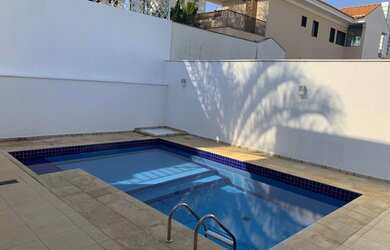 Imagem: A casa em condomínio possui 4 Dormitórios, 5 Banheiros, 4