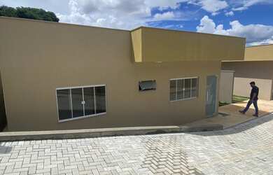 Imagem: A casa em condomínio possui 3 Dormitórios, 2 Banheiros, 2