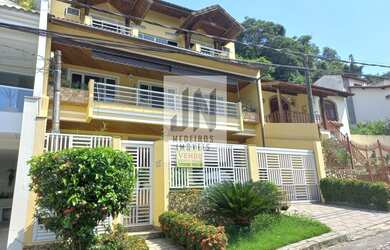 Imagem: A casa em condomínio possui 4 Dormitórios, 4 Banheiros, 3