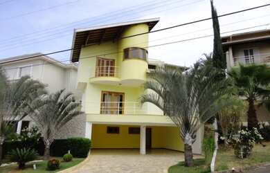 Imagem: A casa em condomínio possui 4 Dormitórios, 3 Banheiros, 4