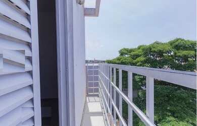 Imagem: O apartamento possui 2 Dormitórios, 1 Banheiro, 1 Vaga na garagem