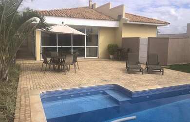 Imagem: A casa em condomínio possui 3 Dormitórios, 5 Banheiros, 4