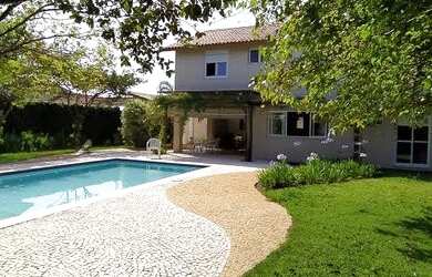 Imagem: A casa em condomínio possui 4 Dormitórios, 5 Banheiros, 5