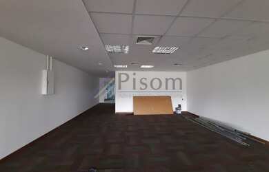 Imagem: O depósito possui 5 Vagas na garagem, 244m² de Área e está