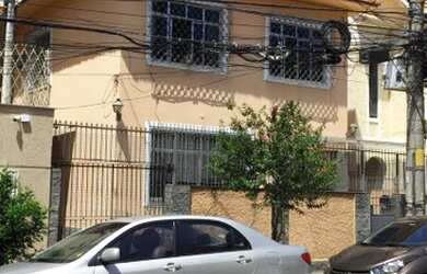 Imagem: A casa possui 4 Dormitórios, 3 Banheiros, 4 Vagas na garagem