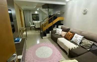 Imagem: A casa em condomínio possui 4 Dormitórios, 2 Banheiros, 2