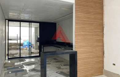 Imagem: A casa possui 3 Dormitórios, 2 Banheiros, 2 Vagas na garagem