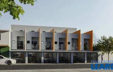 Imagem: A casa possui 3 Dormitórios, 3 Banheiros, 2 Vagas na garagem