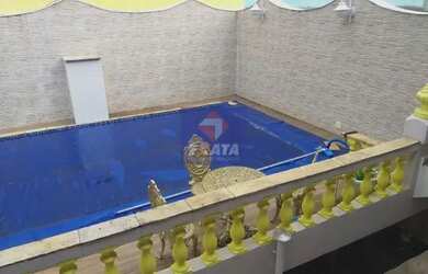 Imagem: A casa possui 3 Dormitórios, 4 Banheiros, 3 Vagas na garagem