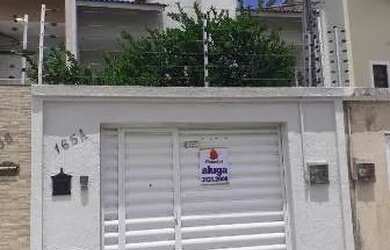 Imagem: A casa possui 2 Dormitórios, 3 Banheiros, 1 Vaga na garagem