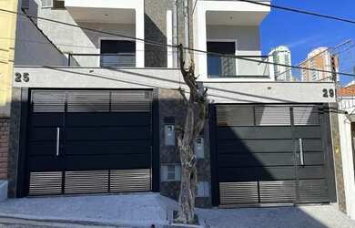 Imagem: A casa possui 3 Dormitórios, 4 Banheiros, 2 Vagas na garagem