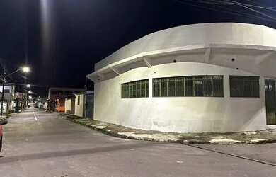 Imagem: A casa possui 4 Dormitórios, 3 Banheiros, 2 Vagas na garagem