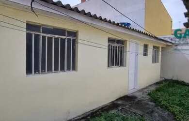 Imagem: A casa possui 2 Dormitórios, 1 Banheiro, 1 Vaga na garagem