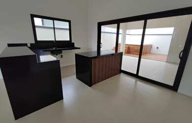 Imagem: A casa possui 3 Dormitórios, 3 Banheiros, 3 Vagas na garagem