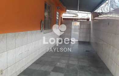 Imagem: A casa possui 2 Dormitórios, 1 Banheiro, 3 Vagas na garagem