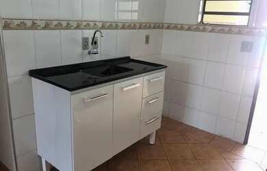 Imagem: A casa possui 3 Dormitórios, 3 Banheiros, 2 Vagas na garagem