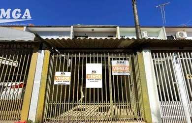 Imagem: A casa possui 3 Dormitórios, 2 Banheiros, 1 Vaga na garagem