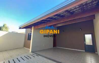 Imagem: A casa possui 3 Dormitórios, 1 Banheiro, 2 Vagas na garagem