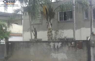 Imagem: A casa possui 4 Dormitórios, 2 Banheiros, 2 Vagas na garagem