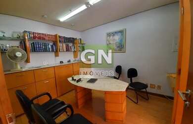 Imagem: O depósito possui 1 Vaga na garagem e 30m² de Área e está