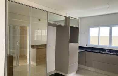 Imagem 15: Sobrado a venda no Swiss Park, 290 metros, 3 suítes, 3 salas, cozinha...