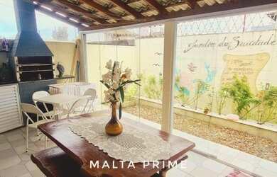 Imagem: A casa possui 2 Dormitórios, 1 Banheiro, 2 Vagas na garagem