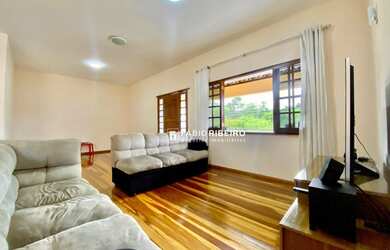 Imagem: A casa possui 5 Dormitórios, 2 Banheiros, 5 Vagas na garagem