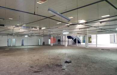 Imagem: O depósito possui 5 Vagas na garagem, 3.500m² de Área e