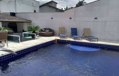 Imagem: A casa e possui 3 Dormitórios, Suítes, 3 Banheiros, 3 Vagas