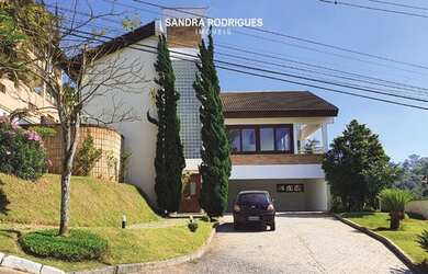 Imagem: A casa em condomínio possui 4 Dormitórios, 5 Banheiros, 3