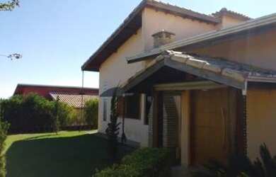 Imagem: A casa em condomínio possui 5 Dormitórios, 4 Banheiros, 2