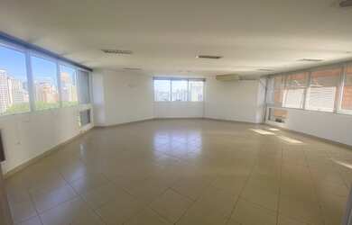 Imagem: O depósito possui 1 Vaga na garagem e 78m² de Área e está