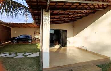 Imagem: A casa possui 2 Dormitórios, 2 Banheiros, 1 Vaga na garagem