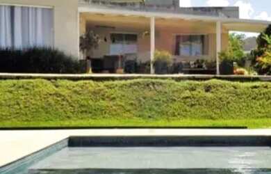 Imagem: A casa em condomínio possui 4 Dormitórios, 4 Banheiros, 2