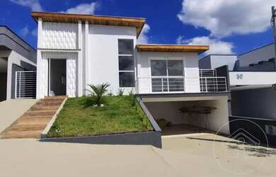 Imagem: A casa em condomínio possui 3 Dormitórios, 3 Banheiros, 4