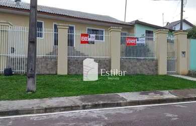 Imagem: A casa possui 4 Dormitórios, 3 Banheiros, 5 Vagas na garagem