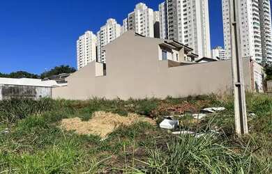 Imagem: O terreno possui 360m² de Área e está localizado em Village