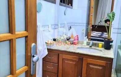 Imagem: A casa possui 3 Dormitórios, 4 Banheiros, 3 Vagas na garagem