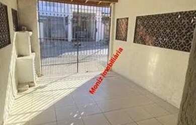 Imagem: A casa possui 2 Dormitórios, 2 Banheiros, 1 Vaga na garagem