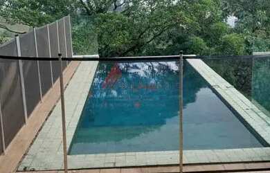 Imagem: A casa em condomínio possui 4 Dormitórios, 5 Banheiros, 4