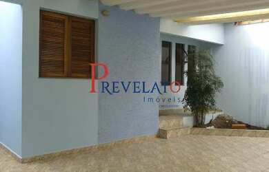 Imagem: A casa possui 3 Dormitórios, 1 Banheiro, 4 Vagas na garagem