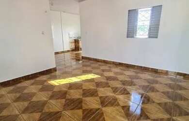 Imagem: A casa possui 2 Dormitórios, 2 Banheiros e está localizado