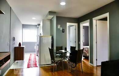 Imagem: O apartamento possui 2 Dormitórios, 1 Banheiro, 1 Vaga na garagem