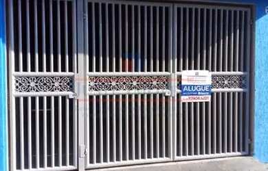 Imagem: A casa possui 2 Dormitórios, 1 Banheiro, 2 Vagas na garagem