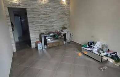 Imagem: A casa possui 2 Dormitórios, 1 Banheiro, 1 Vaga na garagem