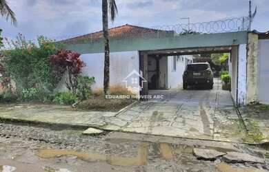 Imagem: A casa possui 5 Dormitórios, 5 Banheiros, 5 Vagas na garagem