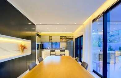 Imagem: A casa em condomínio possui 4 Dormitórios, 3 Banheiros, 5