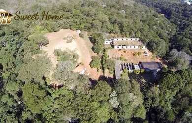 Imagem: O terreno possui 100.000m² de Área e está localizado em