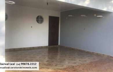 Imagem: A casa possui 3 Dormitórios, 3 Banheiros, 2 Vagas na garagem