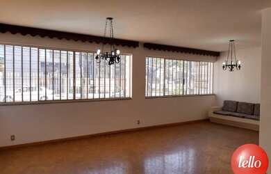 Imagem: O depósito possui 4 Vagas na garagem, 231m² de Área e está